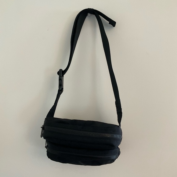 BAGGU Unisex Black Nylon Fanny Pack - Picture 4 of 15